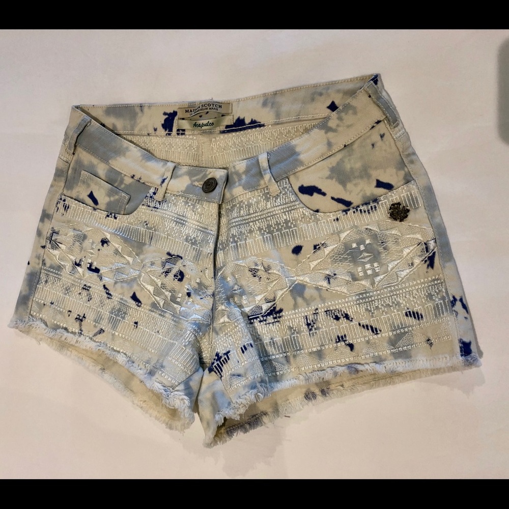 Mason Scoth denim shorts w/ embroidery. Size 26